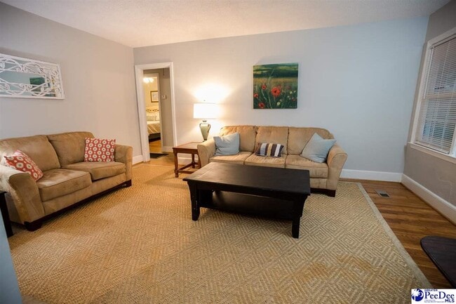 Foto del edificio - 150 Central Dr