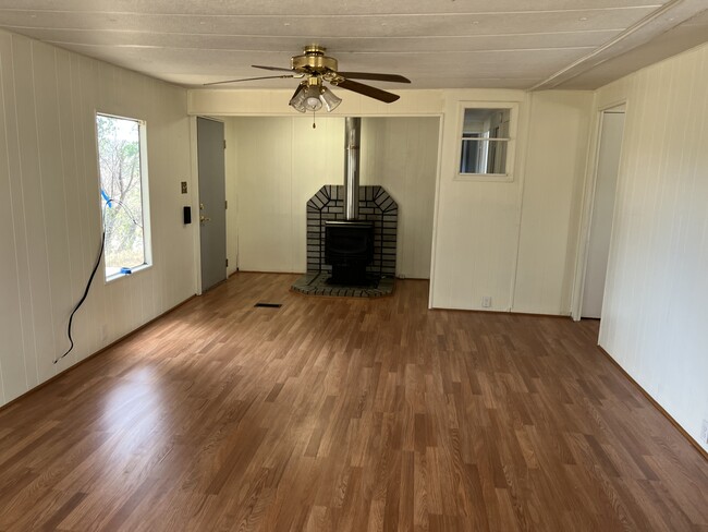 Family Room - 18325 Hooker Creek Rd