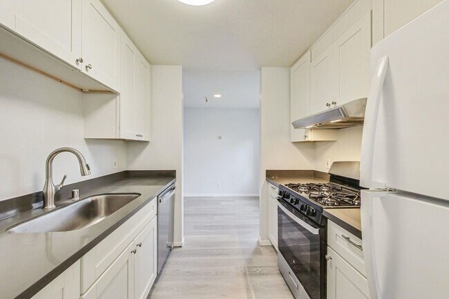 Foto del edificio - Quiet Oasis, 3bd/1ba Apartment Home Availa...