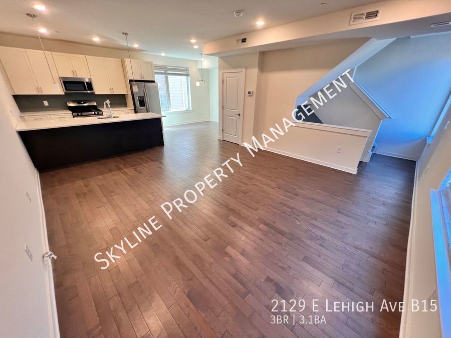 Primary Photo - Gorgeous 3 Bedroom Condo W/ Parking For Re...