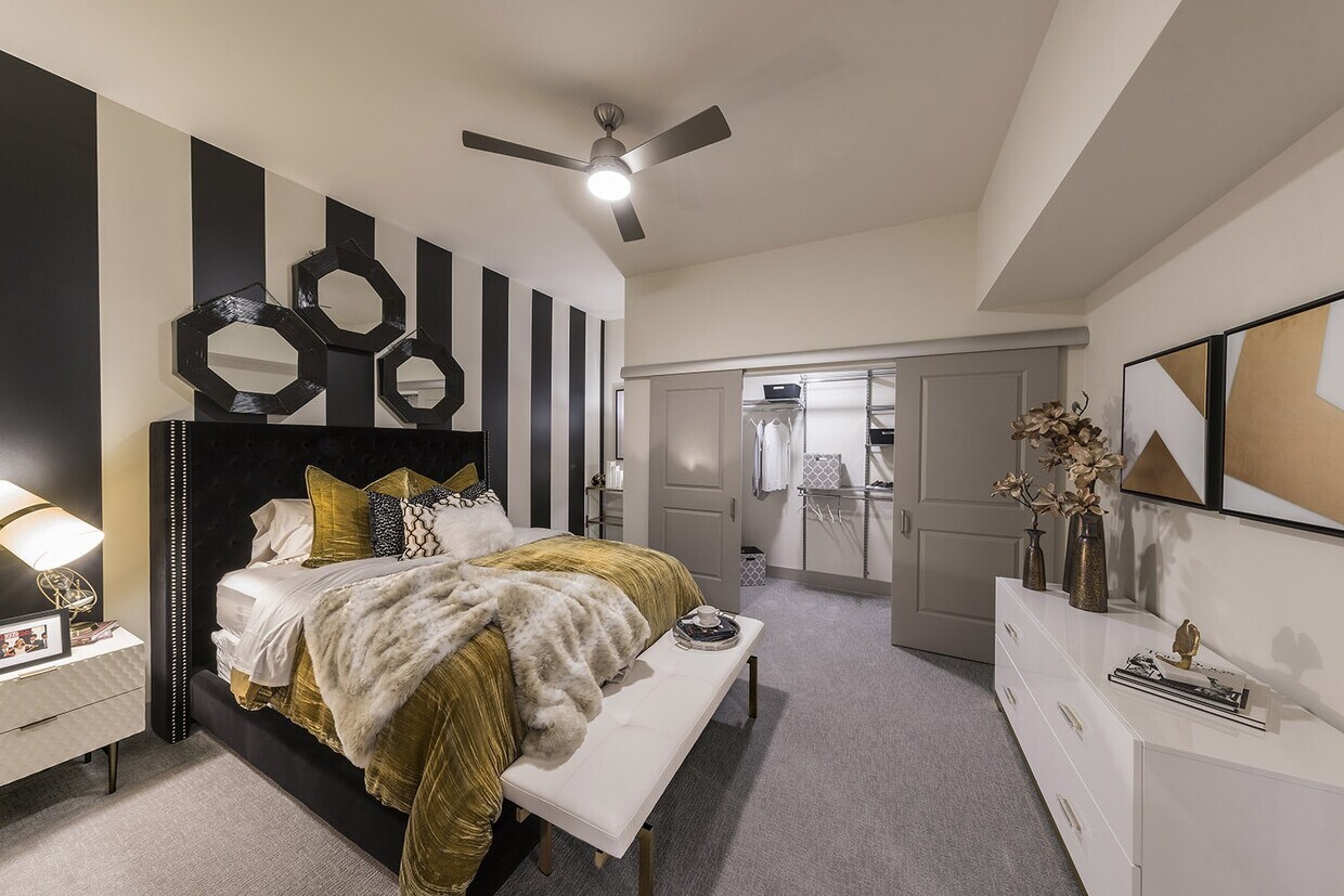 Foto principal - 6202 Skyline Dr