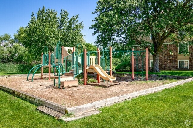 Building Photo - Ellyn Crossing