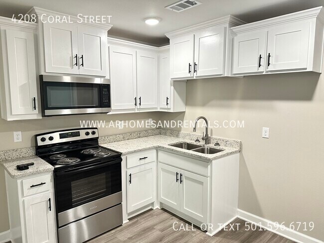 Building Photo - 4208B Coral Street | $850 | 2 beds, 1 bath