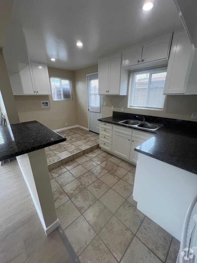 Building Photo - 14823 Lemoli Ave