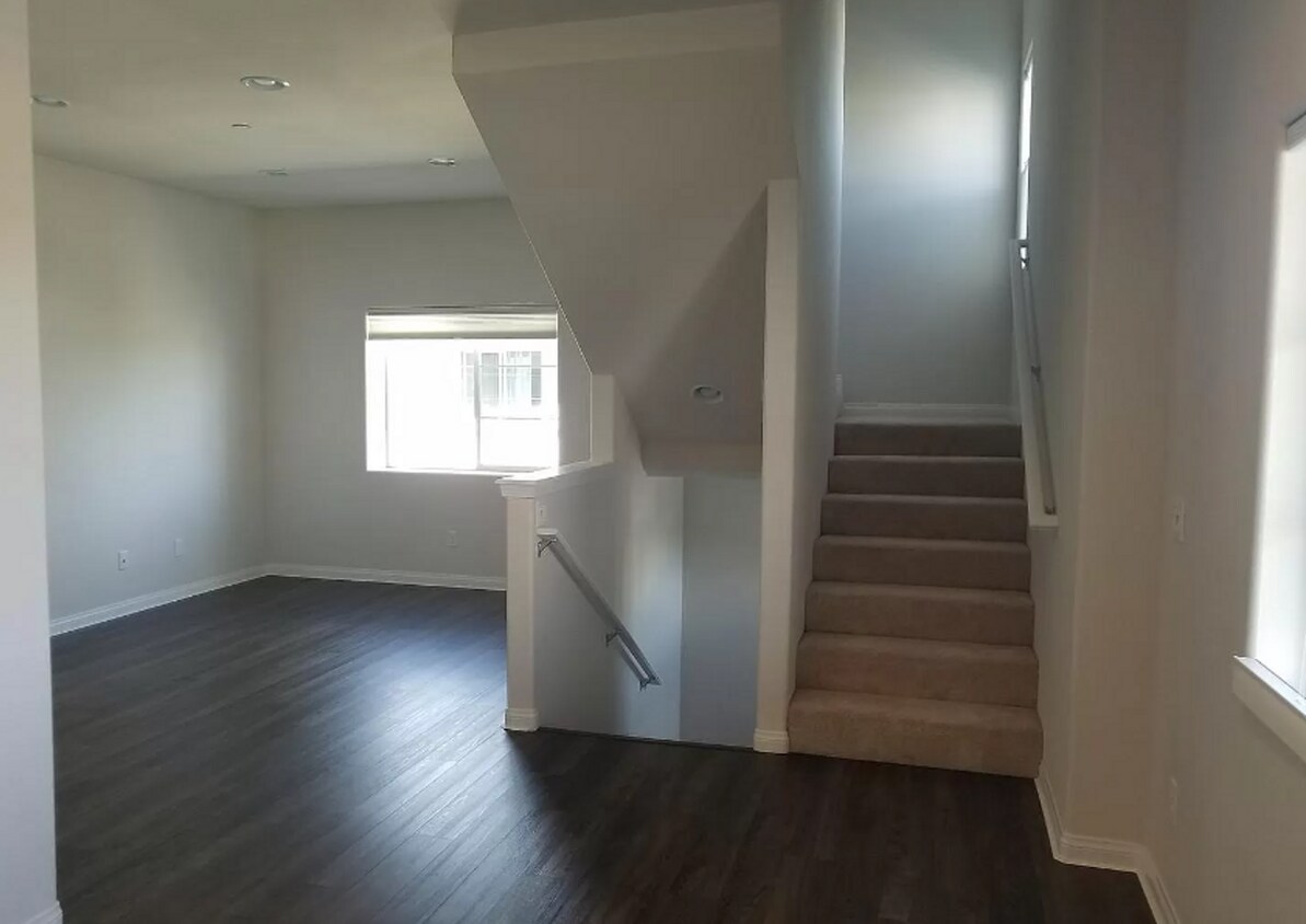 Building Photo - 877 Humbert Avenue - San Luis Obispo