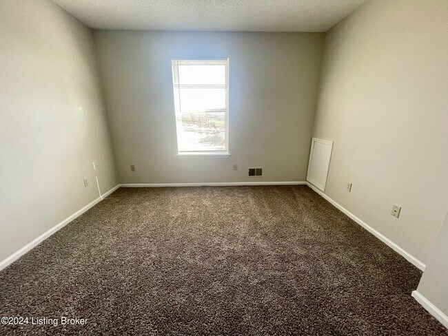 Building Photo - 504 Fox Chase Ct