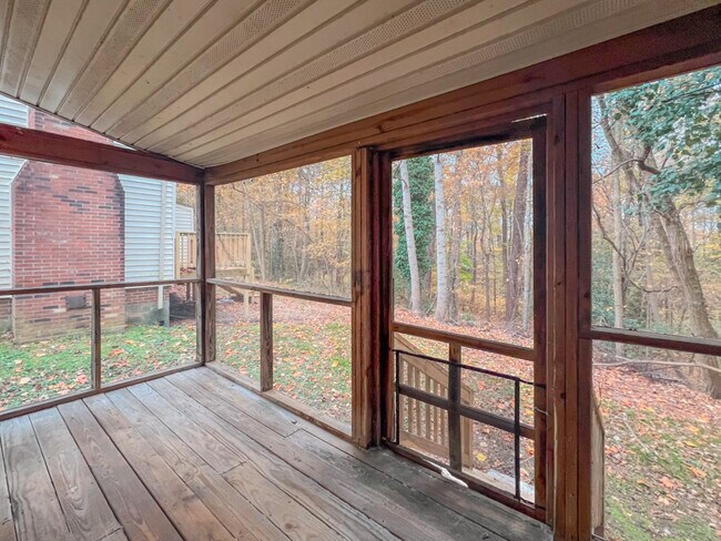 Building Photo - 18 Fox Hill Dr