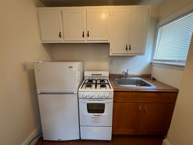 Building Photo - 381 Harvard St