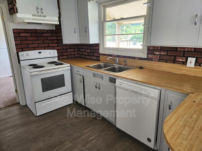 Foto del edificio - 345 W Birch Ct