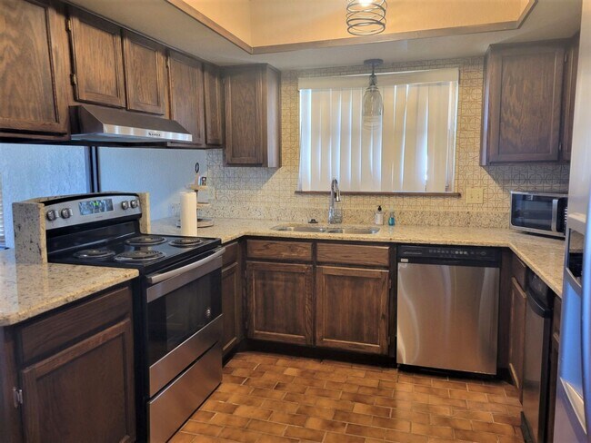 Foto del edificio - Large Townhome with Views of Sierra Blanca...