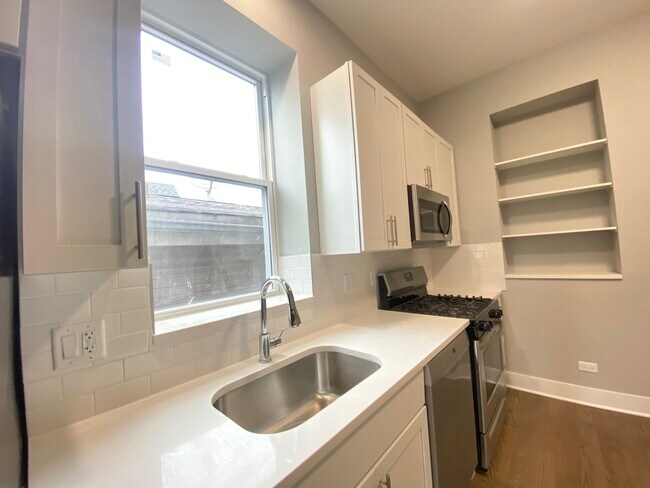 Foto del edificio - 3829 N Marshfield Ave