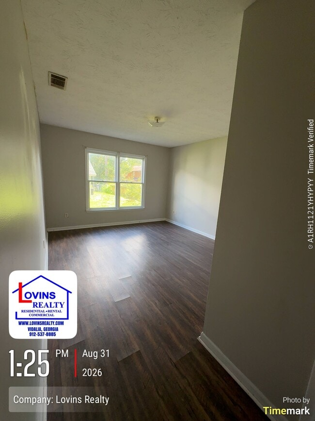 Building Photo - 406 Randolph Dr