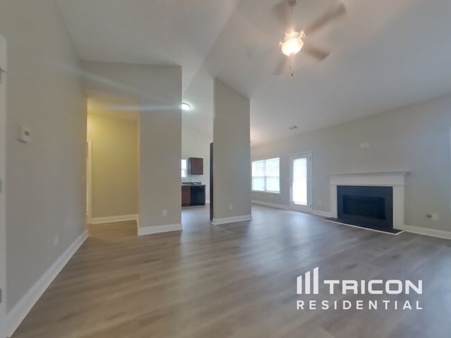 Building Photo - 504 Cole Creek Dr