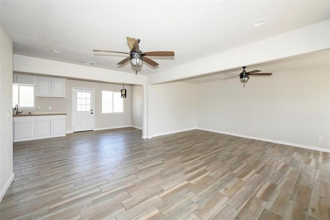 Building Photo - 1531 Lahn Rd