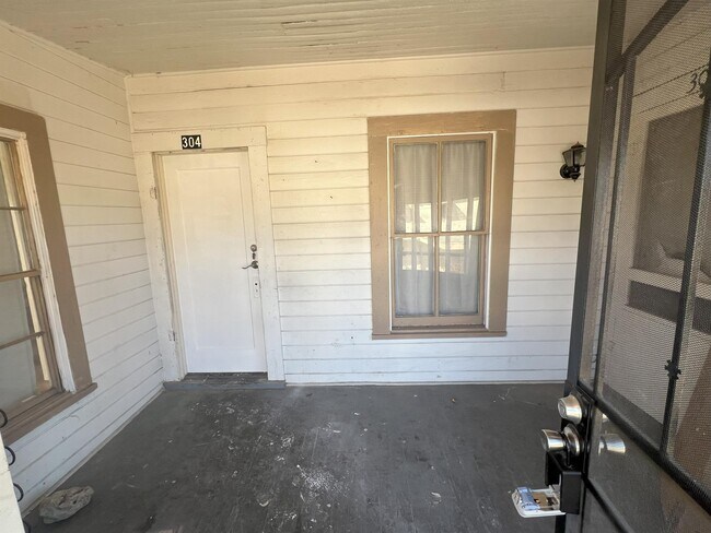 Building Photo - 304 N 17th St