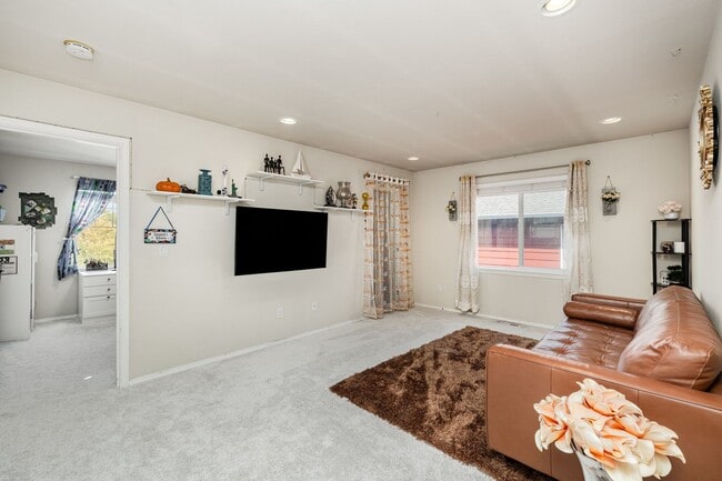 Building Photo - Gorgeous Modern Craftsman in Outlook Ridge...