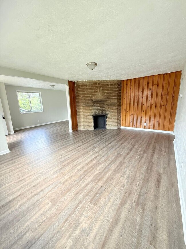 Foto del edificio - Spacious 3BD/1BA Single Family Home in Penn Hills