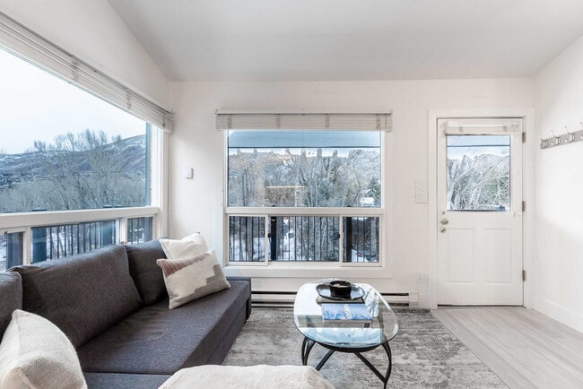 Building Photo - 900 E Hopkins Ave