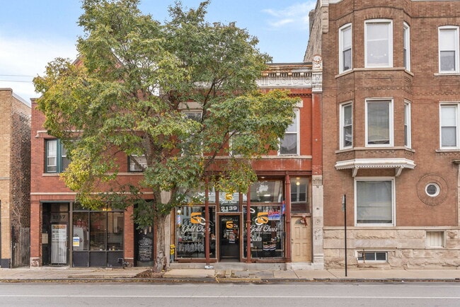 Foto del edificio - 2139 W Chicago Ave