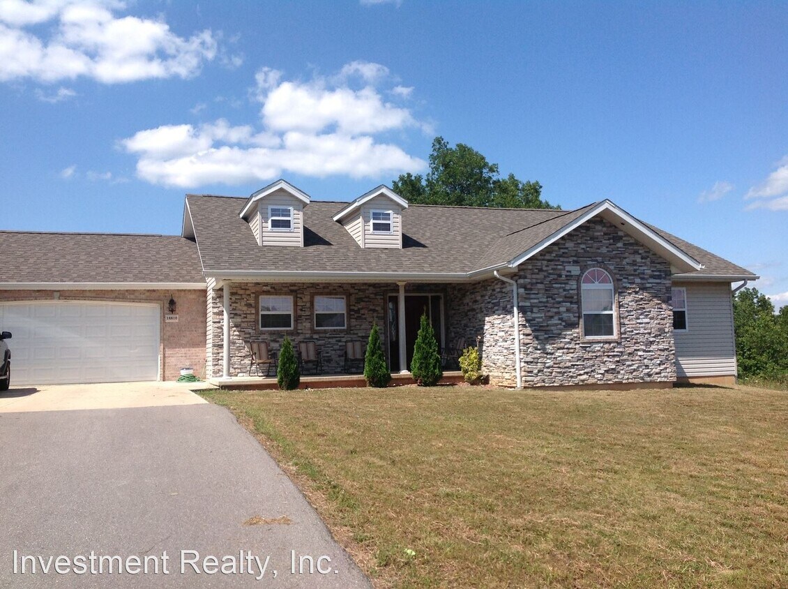 3 br, 2.5 bath House 18810 Ladera Rd. House for Rent in Waynesville