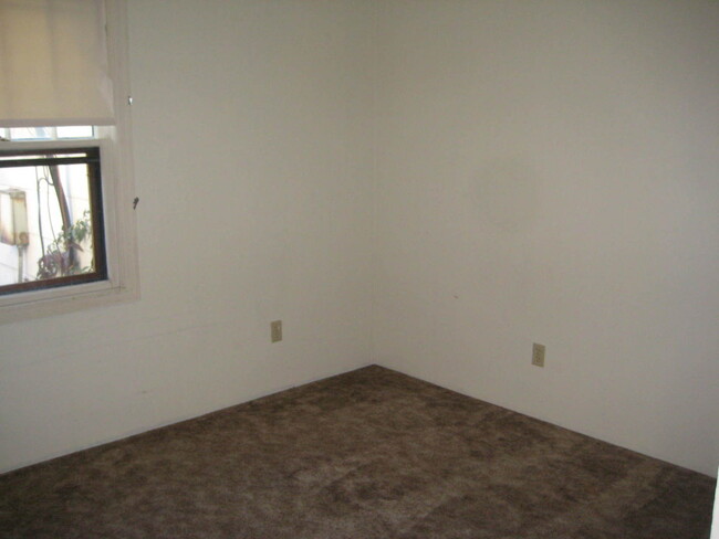 Building Photo - 36 Peach Apartments