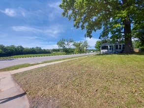 Building Photo - 4644 Agnes Ave