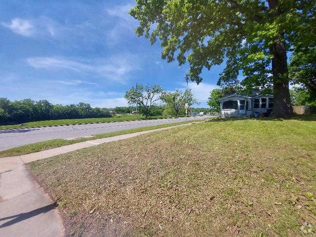 Building Photo - 4644 Agnes Ave