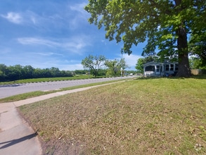 Building Photo - 4644 Agnes Ave