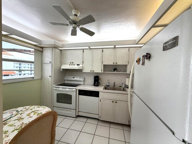 Building Photo - 20 Yacht Club Dr