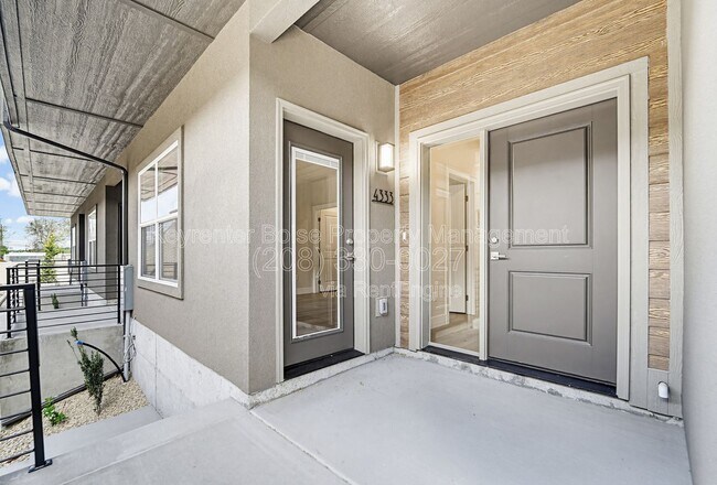 Foto del edificio - 4326 Greentrail