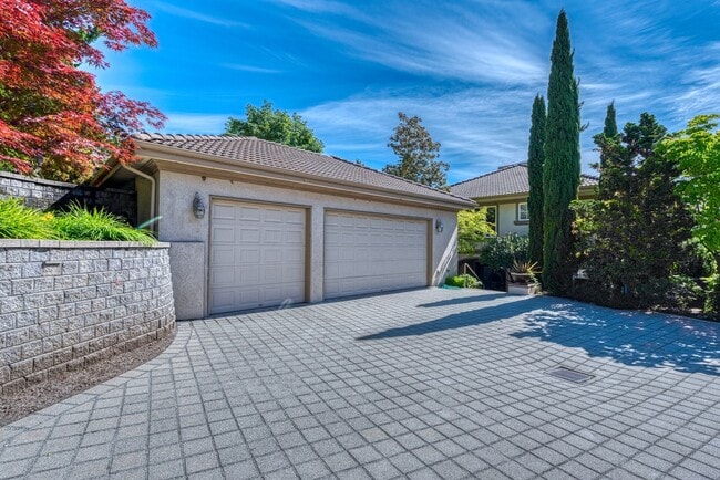 Building Photo - Mercer Island Waterfront Home