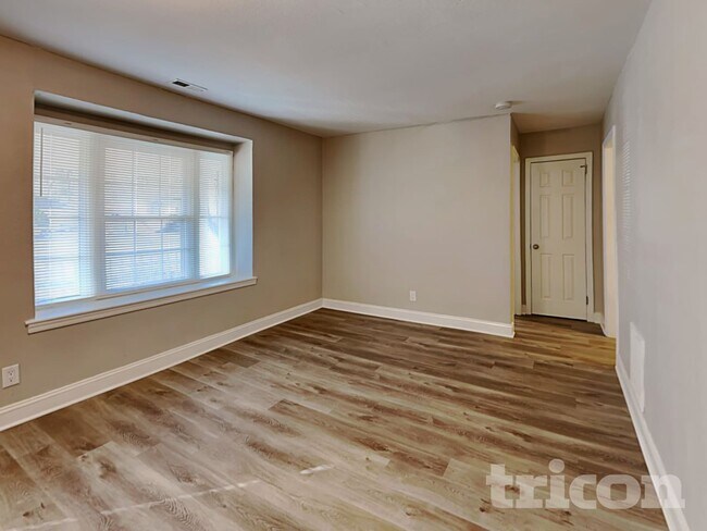 Building Photo - 2801 Attaberry Dr