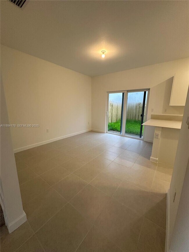 Foto del edificio - 2534 SE 27th Dr