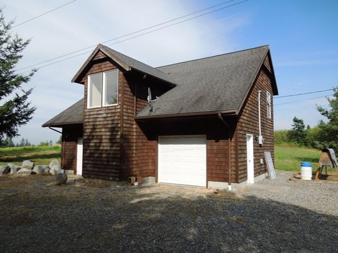 Primary Photo - 1 Bedroom Apartment in the Country