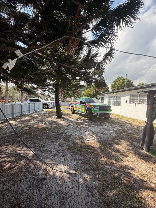 Foto del edificio - 331 NW 39th Ave