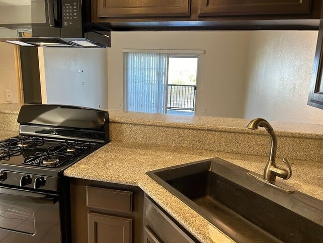 Building Photo - GREAT & SPACIOUS 2BD 2BA CONDO FOR LEASE!