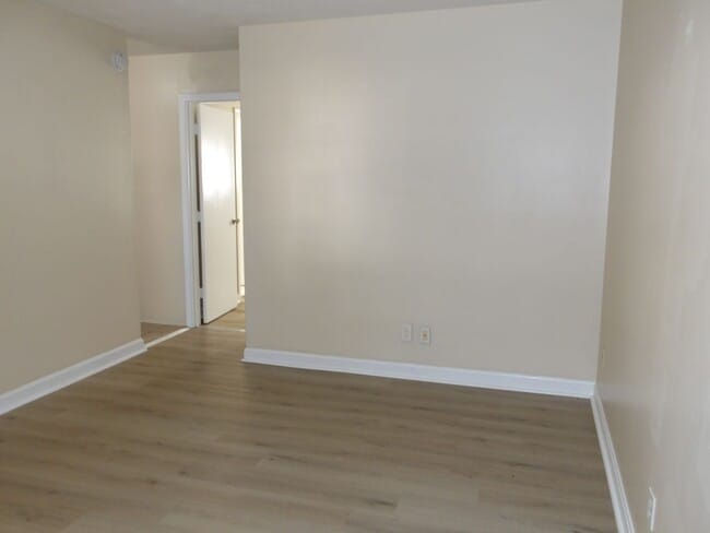 Photo - 4012 Southern Pkwy Apartment