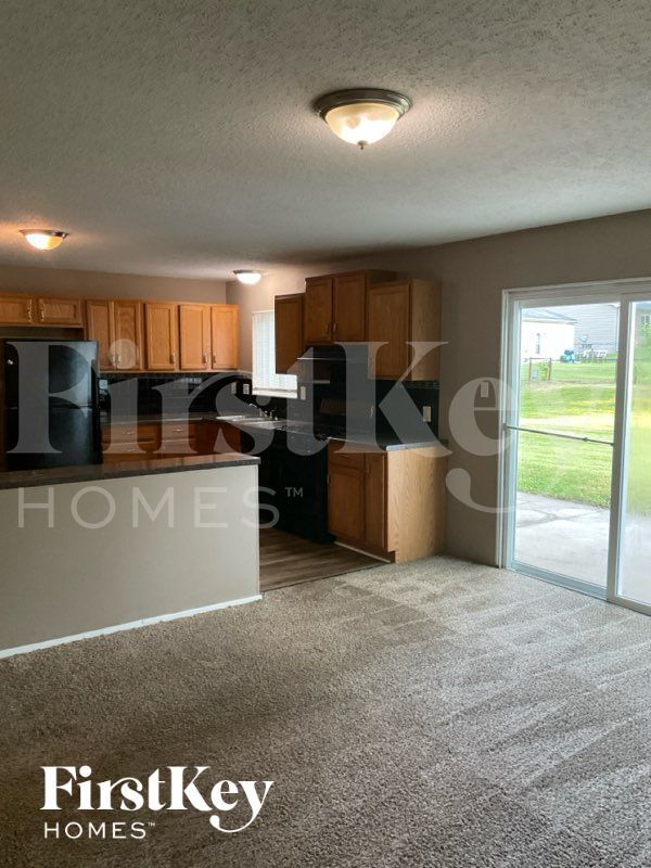 Building Photo - 6219 Silver Fox Dr