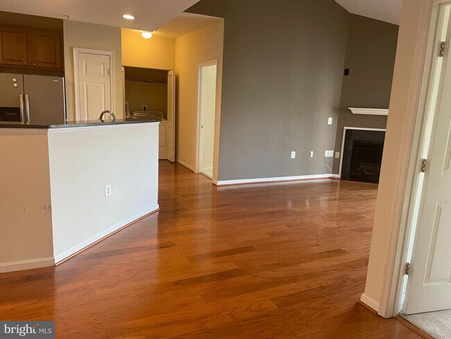 Foto del edificio - 11329 Aristotle Dr