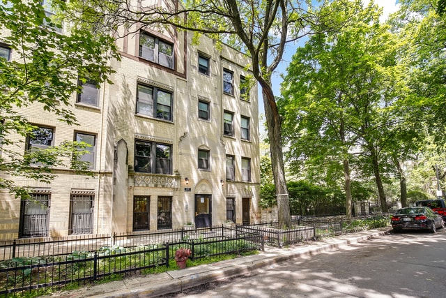 Primary Photo - 2128 N Hudson Ave