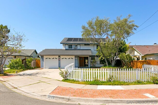 Foto del edificio - 4666 Baxter Ct