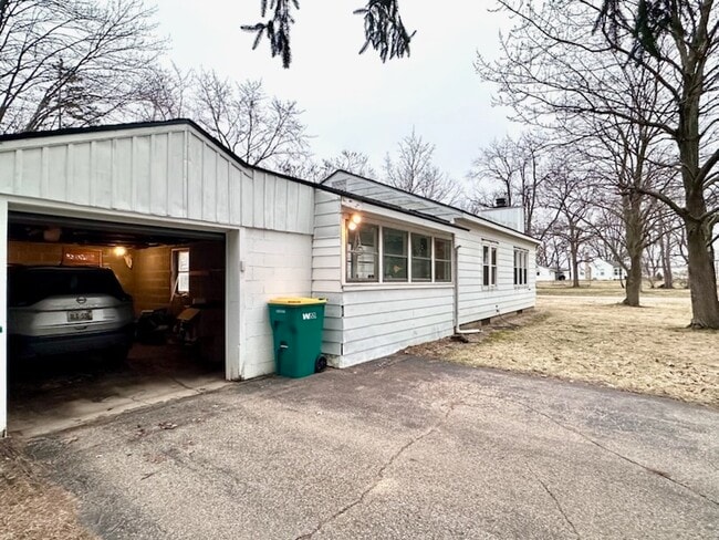 Building Photo - 512 Grand St