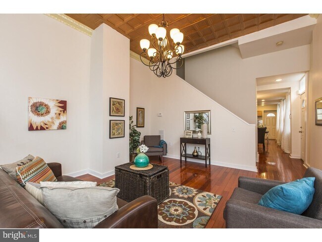 Building Photo - Amazing 3bd/2.5 Fairmount Home