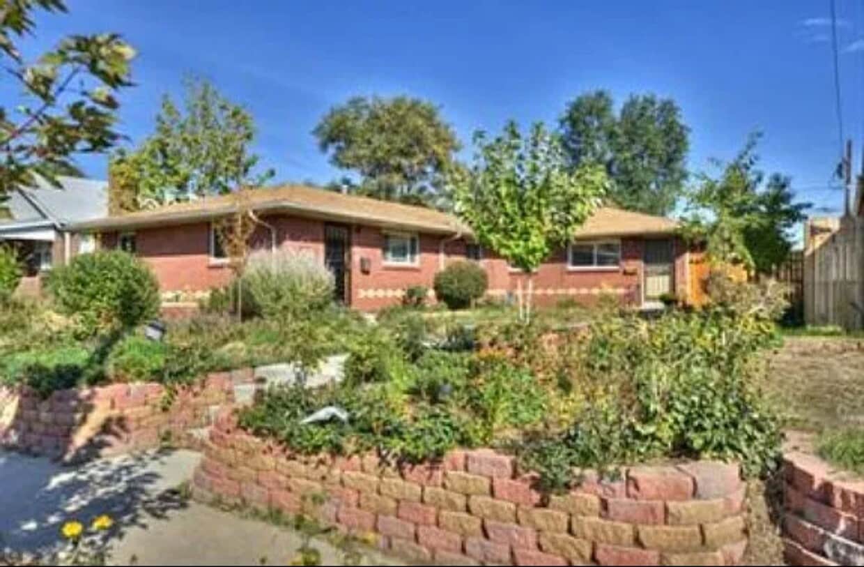 Primary Photo - 2 bedroom / 1 bath Mid-Century brick duple...
