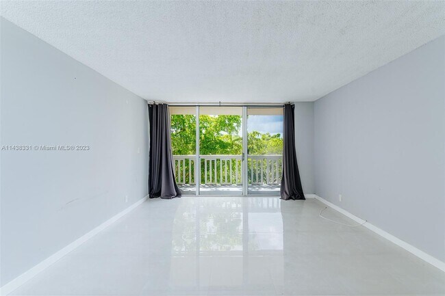 Foto del edificio - 7001 Environ Blvd
