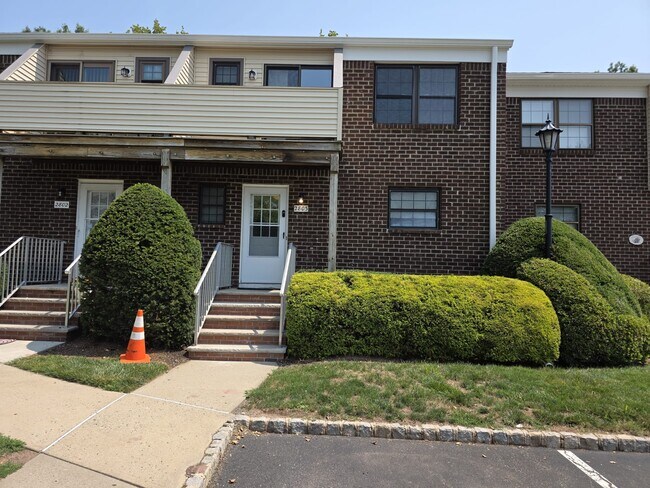 Building Photo - 2803 Kent Pl