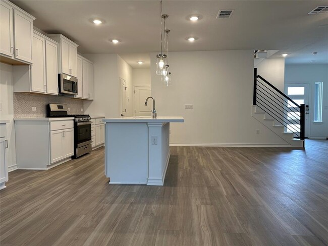 Building Photo - 2904 St Regis Dr