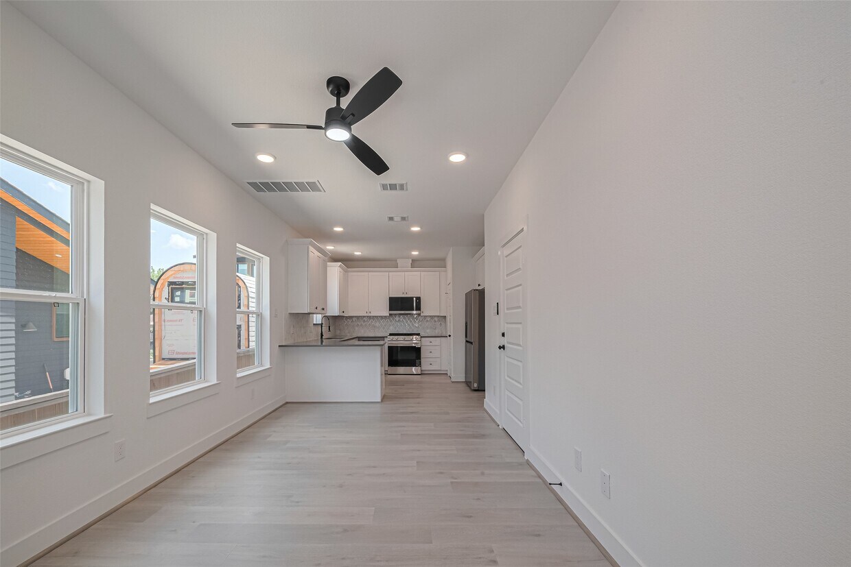 Foto principal - 1344 W 24th St