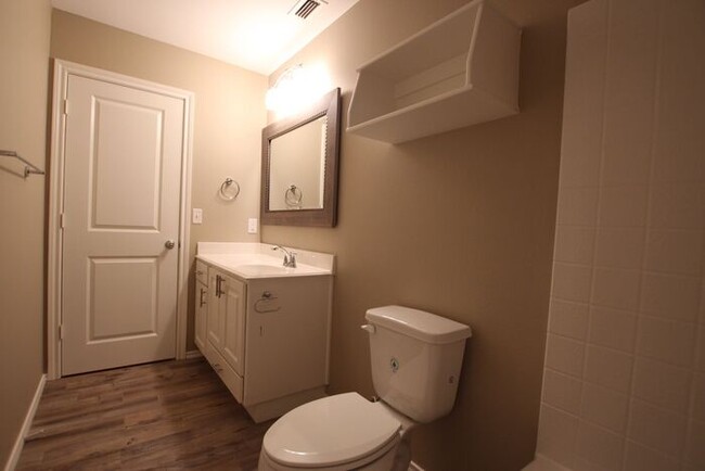 Building Photo - 1218 Brad Cir
