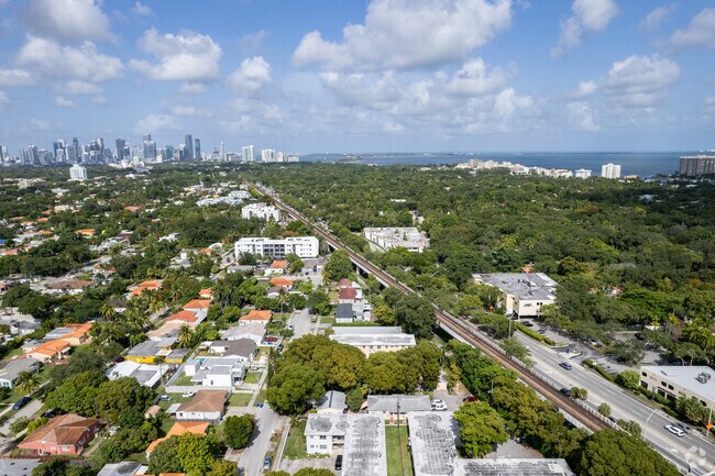 Foto aérea - 2150 SW 26th St